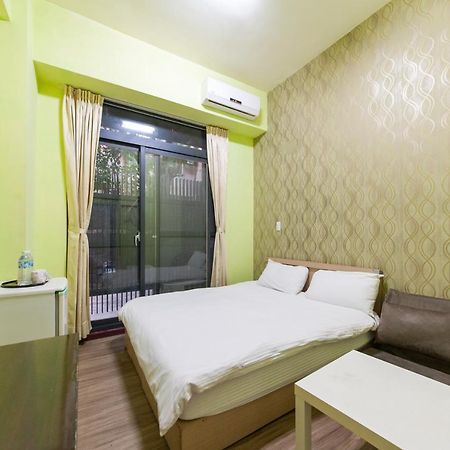 Fengjia Qing Su Homestay Taichung Buitenkant foto