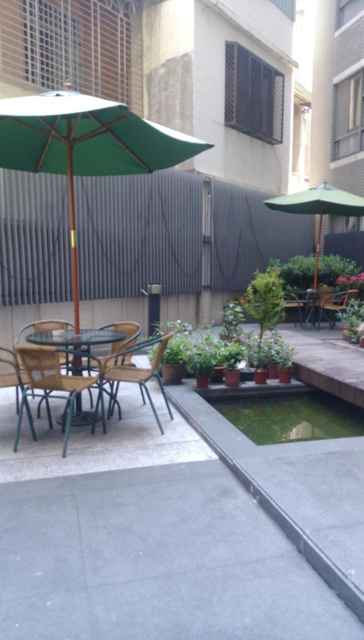 Fengjia Qing Su Homestay Taichung Buitenkant foto